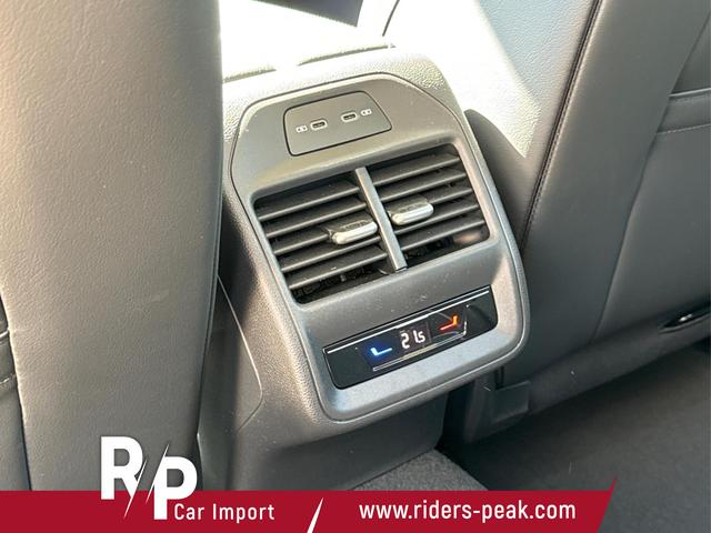 Volkswagen / Passat Variant / Schwarz / / / DSG+AHK+NAVI+MATRIX+MASSAGE+ACC+KAMERA