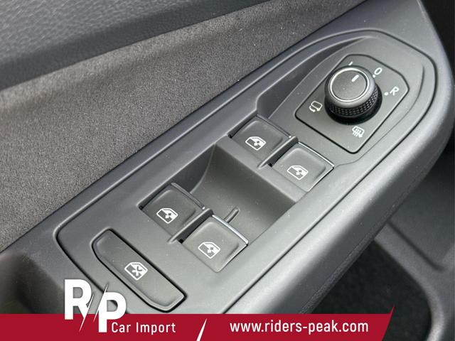 Volkswagen / Golf / Schwarz / / / KAMERA+18 ALU+ACC+LED+SHZ+KLIMA+KESSY+ARTVELOURS