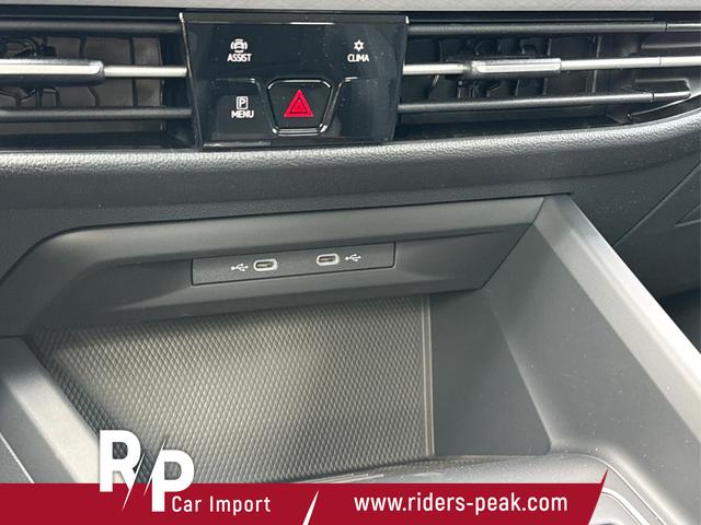 Volkswagen / Golf / Schwarz / / / KAMERA+18 ALU+ACC+LED+SHZ+KLIMA+KESSY+ARTVELOURS