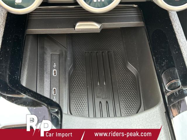 Skoda / Superb Combi / / / / DSG+4WD+NAVI+EL. HECKKL.+SHZ V+H