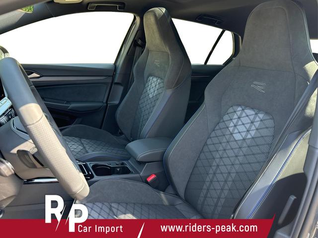 Volkswagen / Golf / Grau / / / PANO+KAMERA+ACC+LED-PLUS+18 ALU+SHZ+KESSY