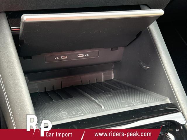 Volkswagen / Tiguan / Schwarz / / / DSG+HARMAN+20 ALU+MATRIX+MASSAGE+ACC+KAMERA