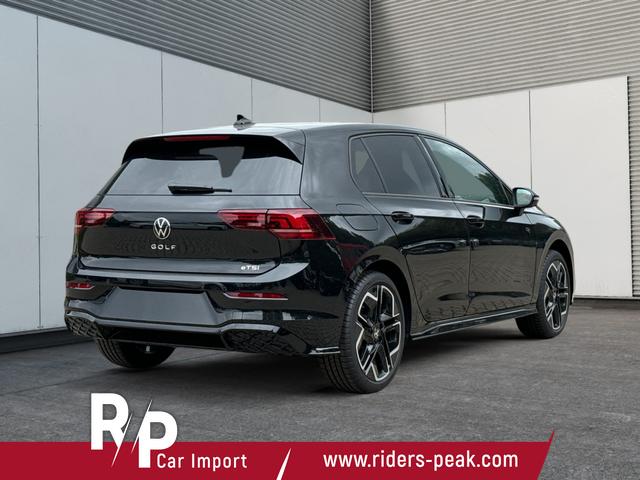 Volkswagen / Golf / Schwarz / / / 360° KAMERA+LED-PLUS+SHZ+ACC+18 ALU