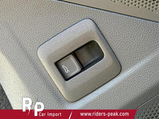 Volkswagen / Tiguan / Grau / / / DSG+AHK+HUD+NAVI+MATRIX+EL. HECK.+20 ALU