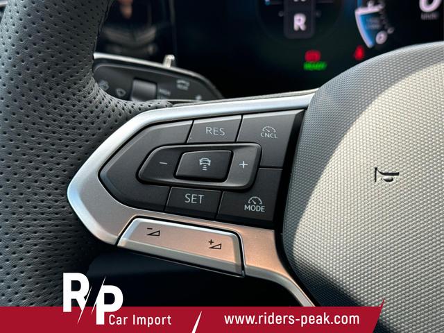 Volkswagen / Tiguan / Grau / / / DSG+AHK+HUD+NAVI+MATRIX+EL. HECK.+20 ALU