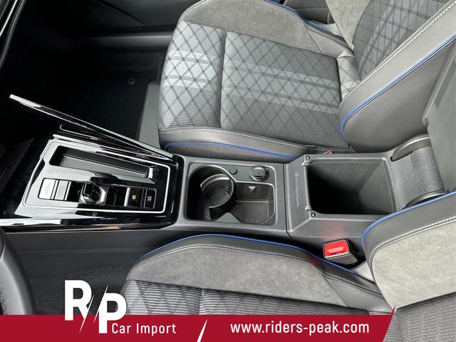 Volkswagen / Golf / Blau / / / FACELIFT+IQ.LIGHT MATRIX BLACK+360°