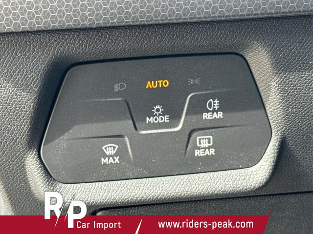 Seat / Leon Sportstourer / Blau / / / DSG+KAMERA+ACC+SHZ+KLIMA+FULLLINK+LED
