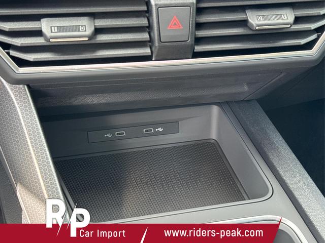 Seat / Leon Sportstourer / Blau / / / DSG+KAMERA+ACC+SHZ+KLIMA+FULLLINK+LED