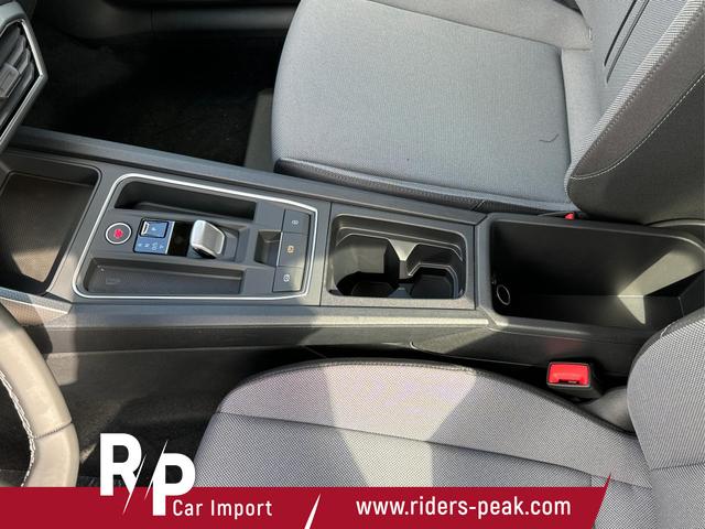Seat / Leon Sportstourer / Grau / / / 1,5 eTSI DSG+ACC+LED+SHZ+CAM+Licht u. Sicht