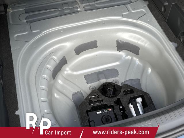 Seat / Leon Sportstourer / Grau / / / 1,5 eTSI DSG+ACC+LED+SHZ+CAM+Licht u. Sicht