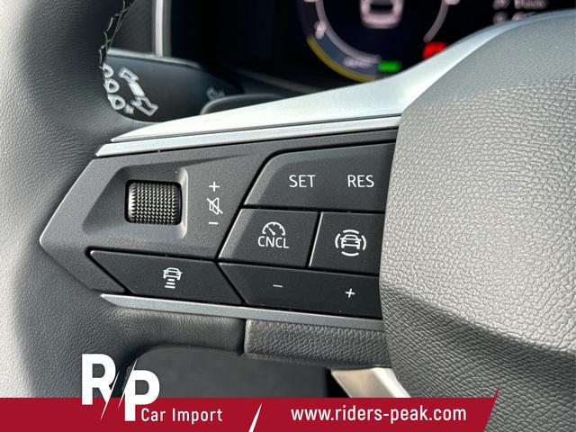 Seat / Leon Sportstourer / Grau / / / 1,5 eTSI DSG+ACC+LED+SHZ+CAM+Licht u. Sicht