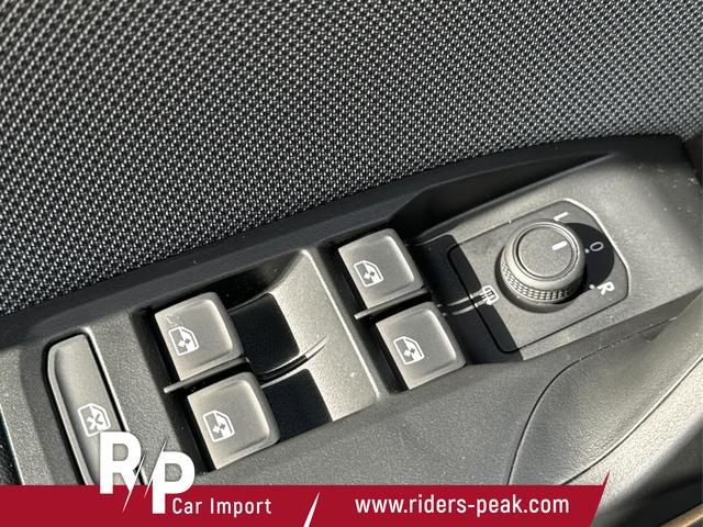 Seat / Leon Sportstourer / Grau / / / 1,5 eTSI DSG+ACC+LED+SHZ+CAM+Licht u. Sicht
