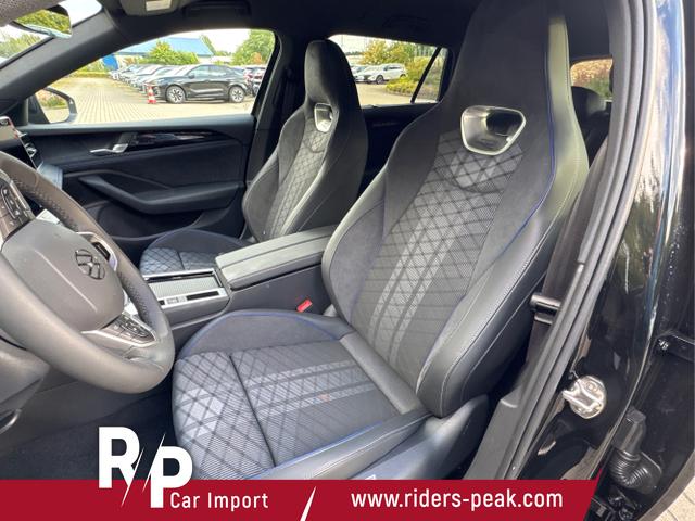 Volkswagen / Passat Variant / Schwarz / / / 4WD AHK+Black Style+Navi+360KAM+Head-UP+Matrix-LED+ACC, Beispielbilder, ggf. teilweise mit Sonderausstattung