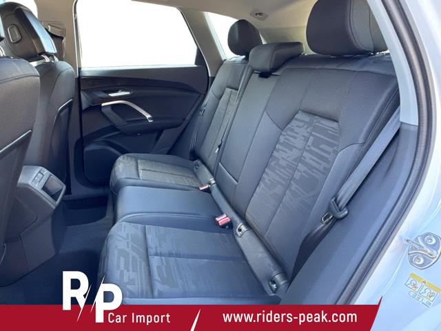 Audi / Q5 / Weiß / / / QUATTRO AHK+NAVI+LED+SHZ+PDC, Beispielbilder, ggf. teilweise mit Sonderausstattung