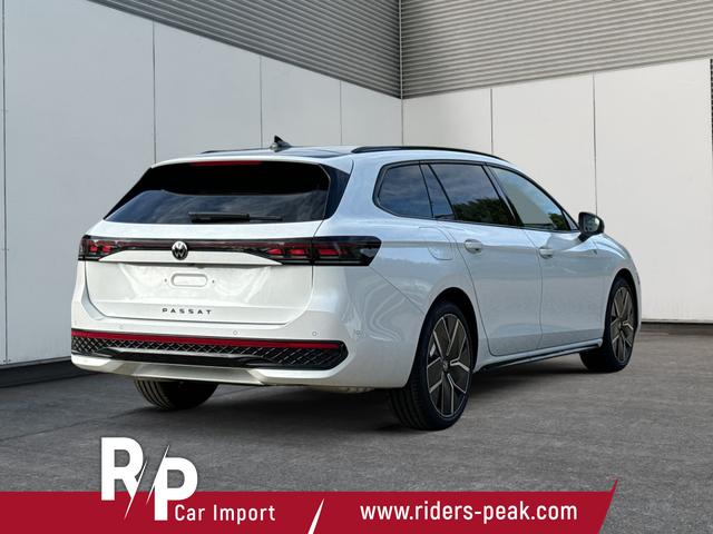 Volkswagen / Passat Variant / Weiß / / / 4WD+SIGNATURE+LEDER+PANO+AHK+DCC+MATRIX