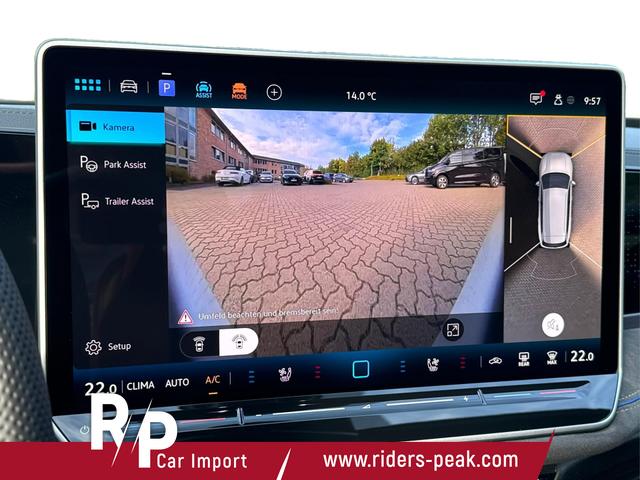 Volkswagen / Passat Variant / Weiß / / / 4WD+SIGNATURE+LEDER+PANO+AHK+DCC+MATRIX