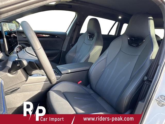 Volkswagen / Passat Variant / Weiß / / / 4WD+SIGNATURE+LEDER+PANO+AHK+DCC+MATRIX