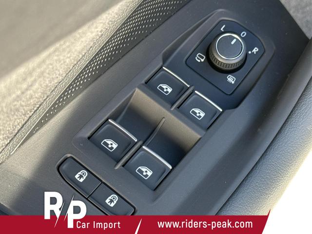 Volkswagen / Passat Variant / Weiß / / / 4WD+SIGNATURE+LEDER+PANO+AHK+DCC+MATRIX