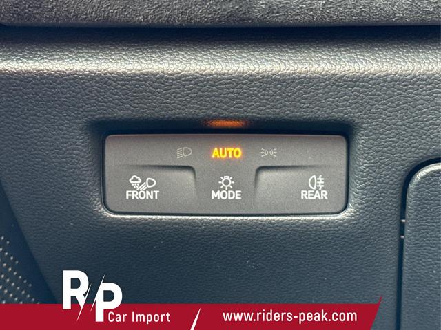 Volkswagen / Passat Variant / Weiß / / / 4WD+SIGNATURE+LEDER+PANO+AHK+DCC+MATRIX