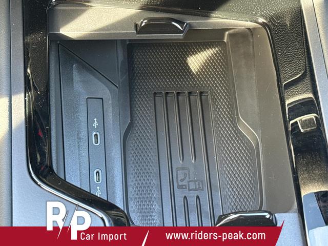 Volkswagen / Passat Variant / Weiß / / / 4WD+SIGNATURE+LEDER+PANO+AHK+DCC+MATRIX