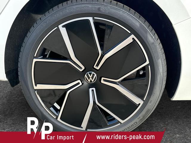 Volkswagen / Passat Variant / Weiß / / / 4WD+SIGNATURE+LEDER+PANO+AHK+DCC+MATRIX