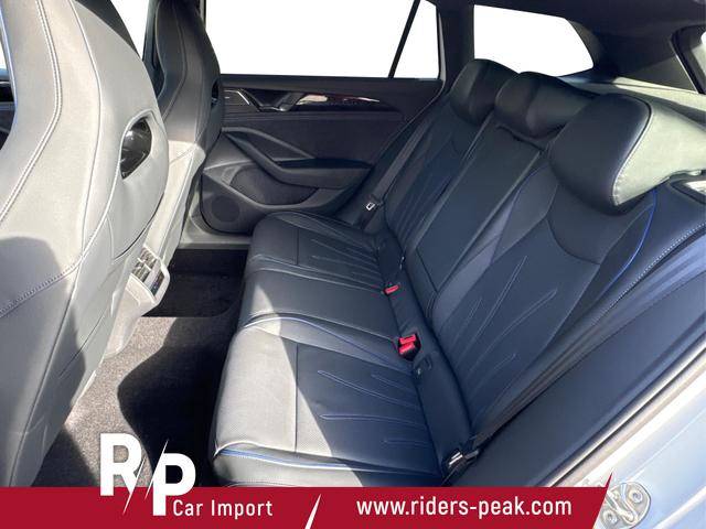 Volkswagen / Passat Variant / Weiß / / / 4WD+SIGNATURE+LEDER+PANO+AHK+DCC+MATRIX