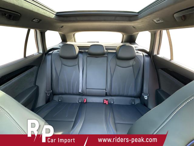 Volkswagen / Passat Variant / Weiß / / / 4WD+SIGNATURE+LEDER+PANO+AHK+DCC+MATRIX