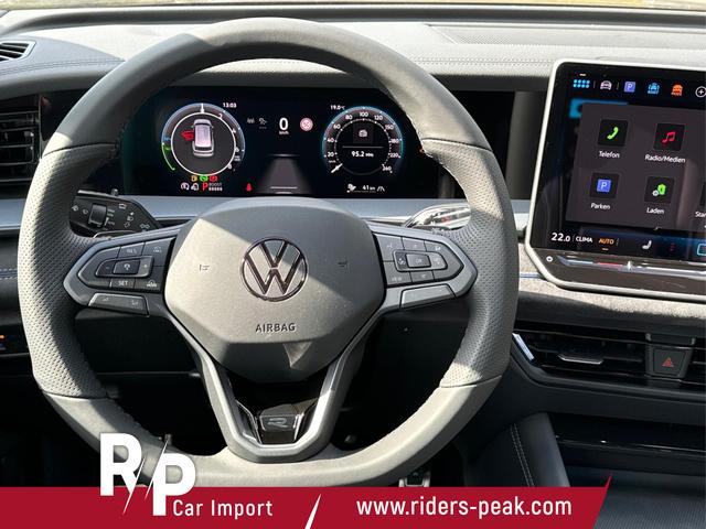 Volkswagen / Tayron / Schwarz / / / PANORMA+LED+AHK+EL. HECKKL.+PDC+20'' LM