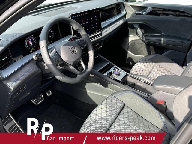 Volkswagen / Tayron / Schwarz / / / PANORMA+LED+AHK+EL. HECKKL.+PDC+20'' LM