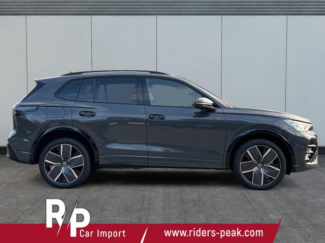 Volkswagen / Tiguan / Grau / / / PANO+HD MATRIX+AHK+NAVI+BLACK STYLE+20 LM+ACC