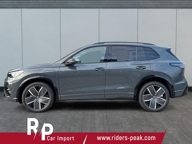 Volkswagen / Tiguan / Grau / / / PANO+HD MATRIX+AHK+NAVI+BLACK STYLE+20 LM+ACC