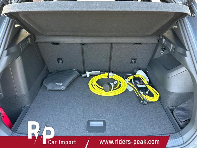 Volkswagen / Tiguan / Grau / / / PANO+HD MATRIX+AHK+NAVI+BLACK STYLE+20 LM+ACC