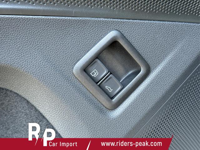 Volkswagen / Tiguan / Grau / / / PANO+HD MATRIX+AHK+NAVI+BLACK STYLE+20 LM+ACC