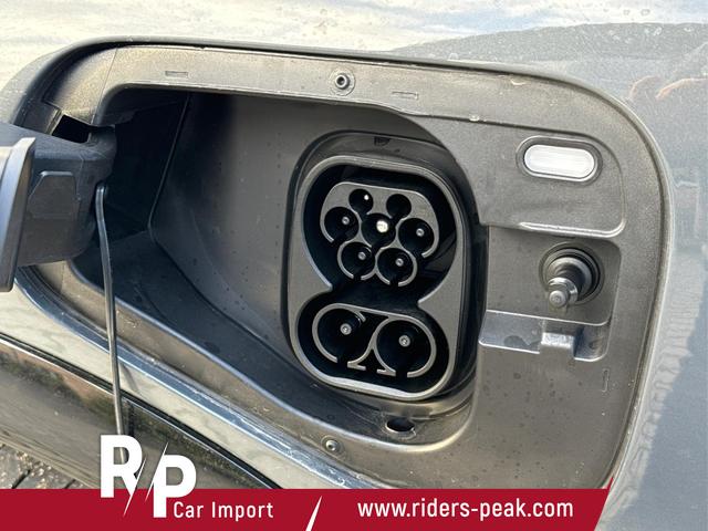 Volkswagen / Tiguan / Grau / / / PANO+HD MATRIX+AHK+NAVI+BLACK STYLE+20 LM+ACC