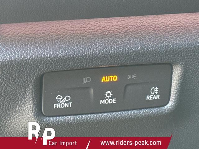 Volkswagen / Tiguan / Grau / / / PANO+HD MATRIX+AHK+NAVI+BLACK STYLE+20 LM+ACC