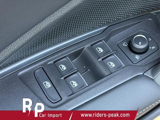 Volkswagen / Tiguan / Grau / / / PANO+HD MATRIX+AHK+NAVI+BLACK STYLE+20 LM+ACC
