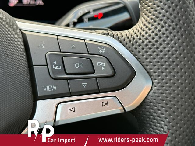 Volkswagen / Tiguan / Grau / / / PANO+HD MATRIX+AHK+NAVI+BLACK STYLE+20 LM+ACC