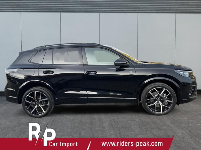 Volkswagen / Tiguan / Schwarz / / / 4x4 AHK+PANO+STANDHZG+20 ALU+eHK