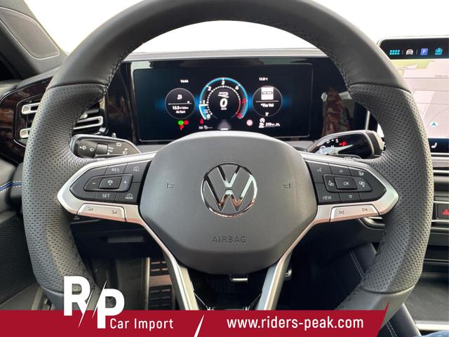 Volkswagen / Tiguan / Schwarz / / / 4x4 AHK+PANO+STANDHZG+20 ALU+eHK