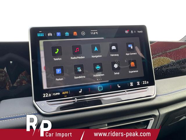 Volkswagen / Tiguan / Schwarz / / / 4x4 AHK+PANO+STANDHZG+20 ALU+eHK