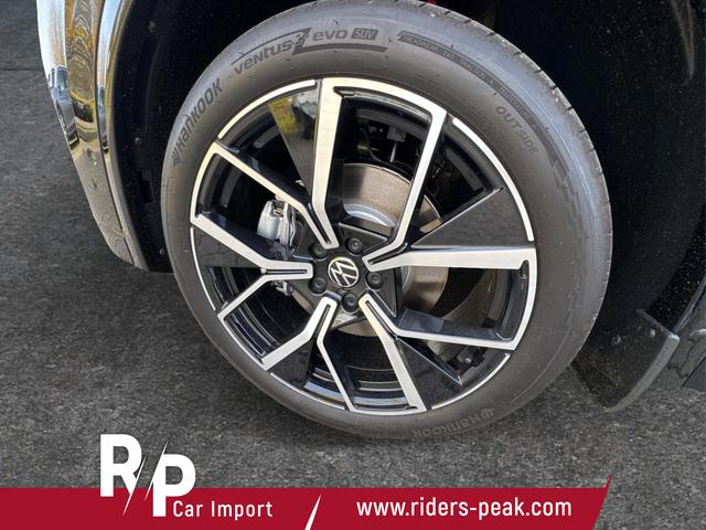 Volkswagen / Tiguan / Schwarz / / / 4x4 AHK+PANO+STANDHZG+20 ALU+eHK