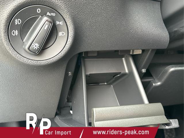 Skoda / Karoq / Schwarz / / / AHK+KAMERA+EL. HECKKL.+SHZ+ACC+KESSY+18''ALU