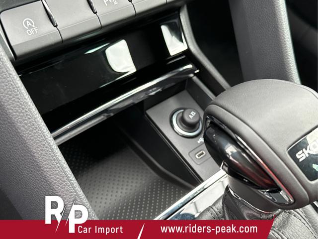 Skoda / Karoq / Schwarz / / / AHK+KAMERA+EL. HECKKL.+SHZ+ACC+KESSY+18''ALU