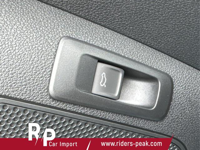 Skoda / Karoq / Schwarz / / / AHK+KAMERA+EL. HECKKL.+SHZ+ACC+KESSY+18''ALU