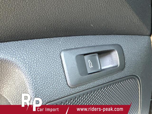 Skoda / Karoq / Schwarz / / / AHK+el.HECKKLAPPE+KAMERA+PDC+KESSY+ACC