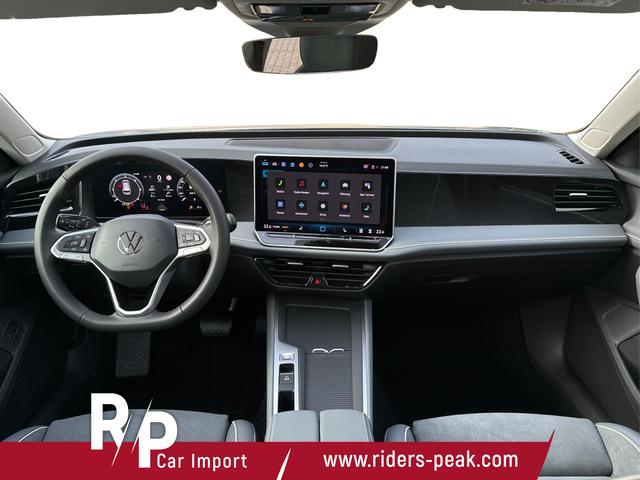 Volkswagen / Passat Variant / Silber / / / DSG+AHK+PANO+NAVI+ACC+KAMERA+LED+MASSAGE