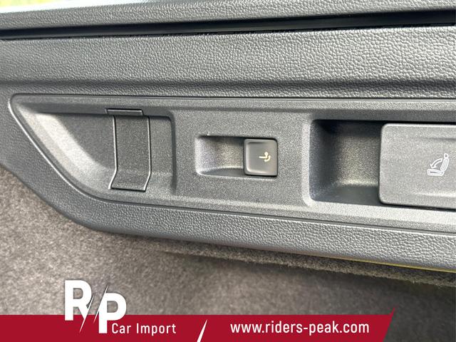 Volkswagen / Passat Variant / Silber / / / DSG+AHK+PANO+NAVI+ACC+KAMERA+LED+MASSAGE