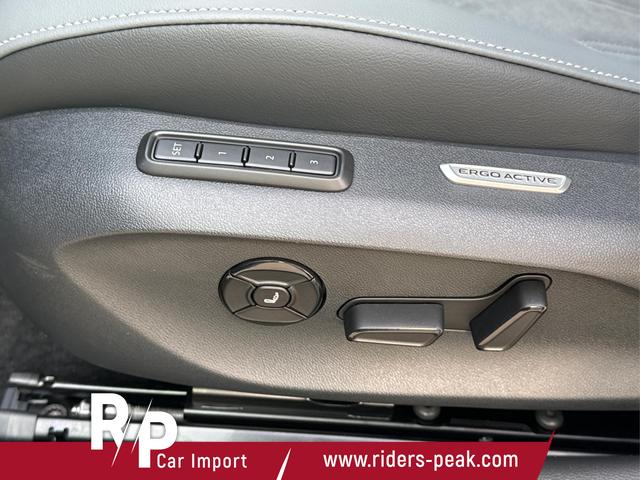 Volkswagen / Passat Variant / Silber / / / DSG+AHK+PANO+NAVI+ACC+KAMERA+LED+MASSAGE