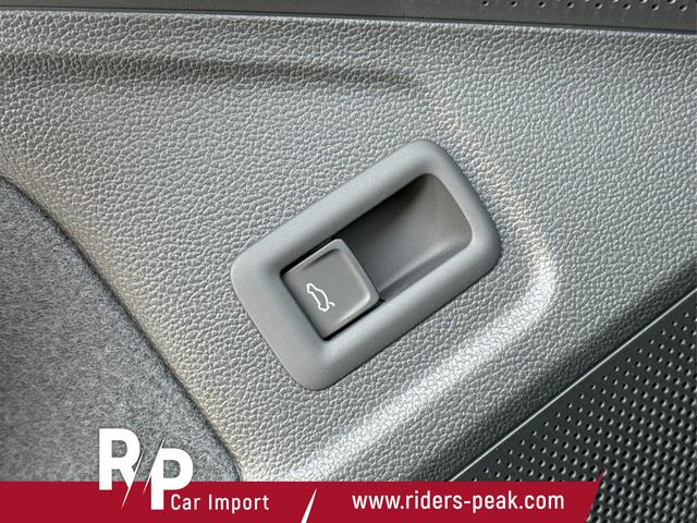 Volkswagen / Passat Variant / Silber / / / DSG+AHK+PANO+NAVI+ACC+KAMERA+LED+MASSAGE