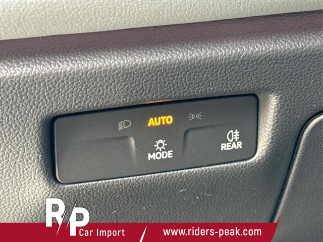 Volkswagen / Passat Variant / Silber / / / DSG+AHK+PANO+NAVI+ACC+KAMERA+LED+MASSAGE